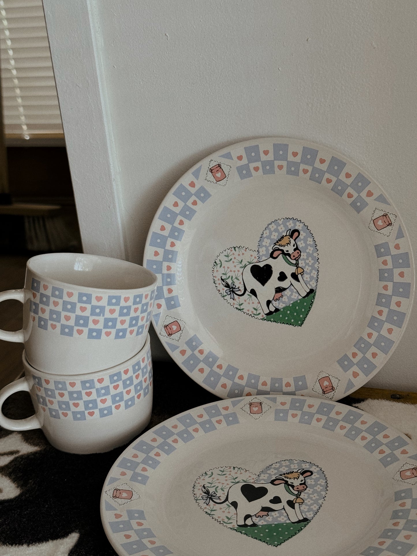 VINTAGE COW GLASS SET