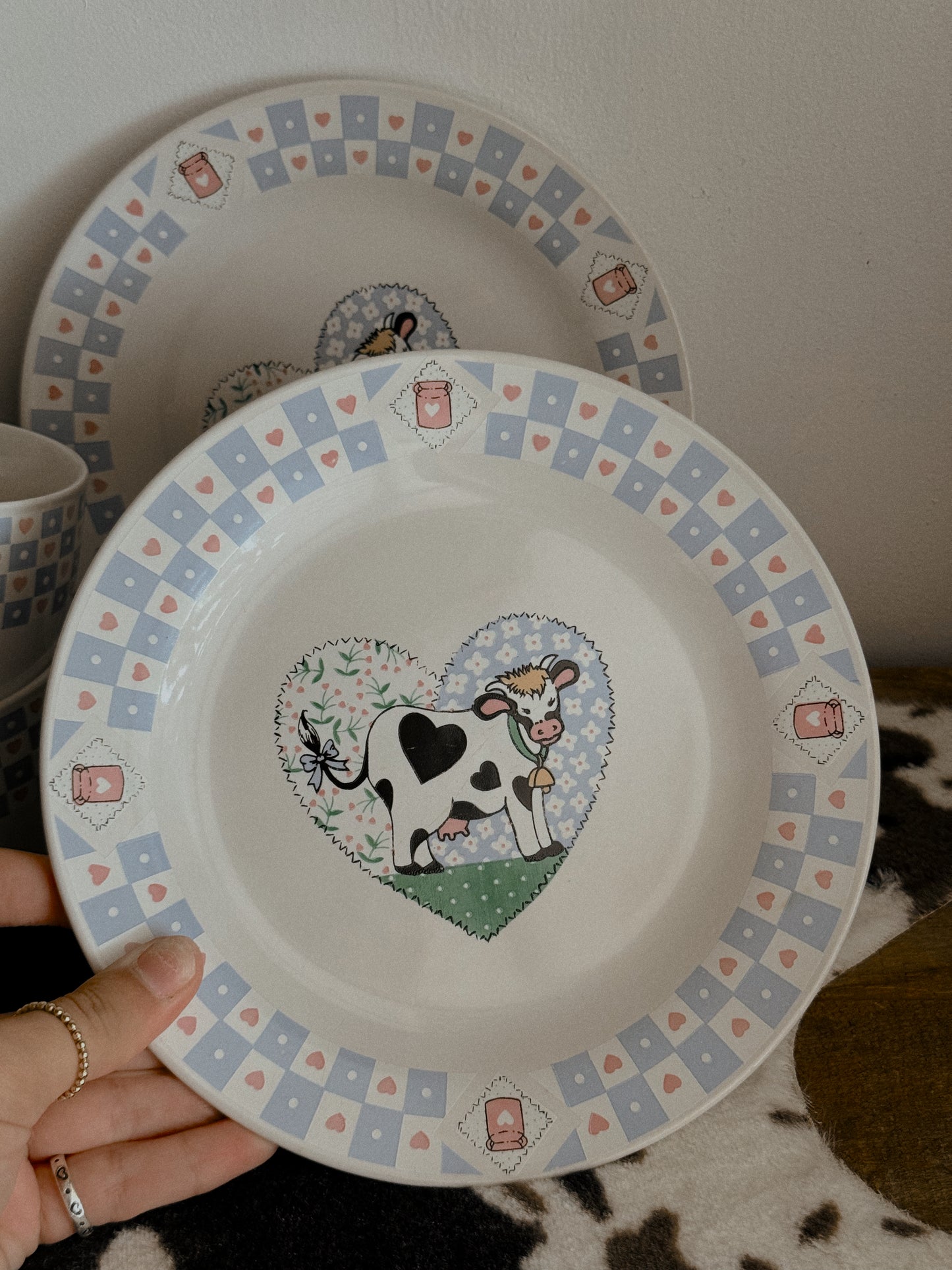 VINTAGE COW GLASS SET