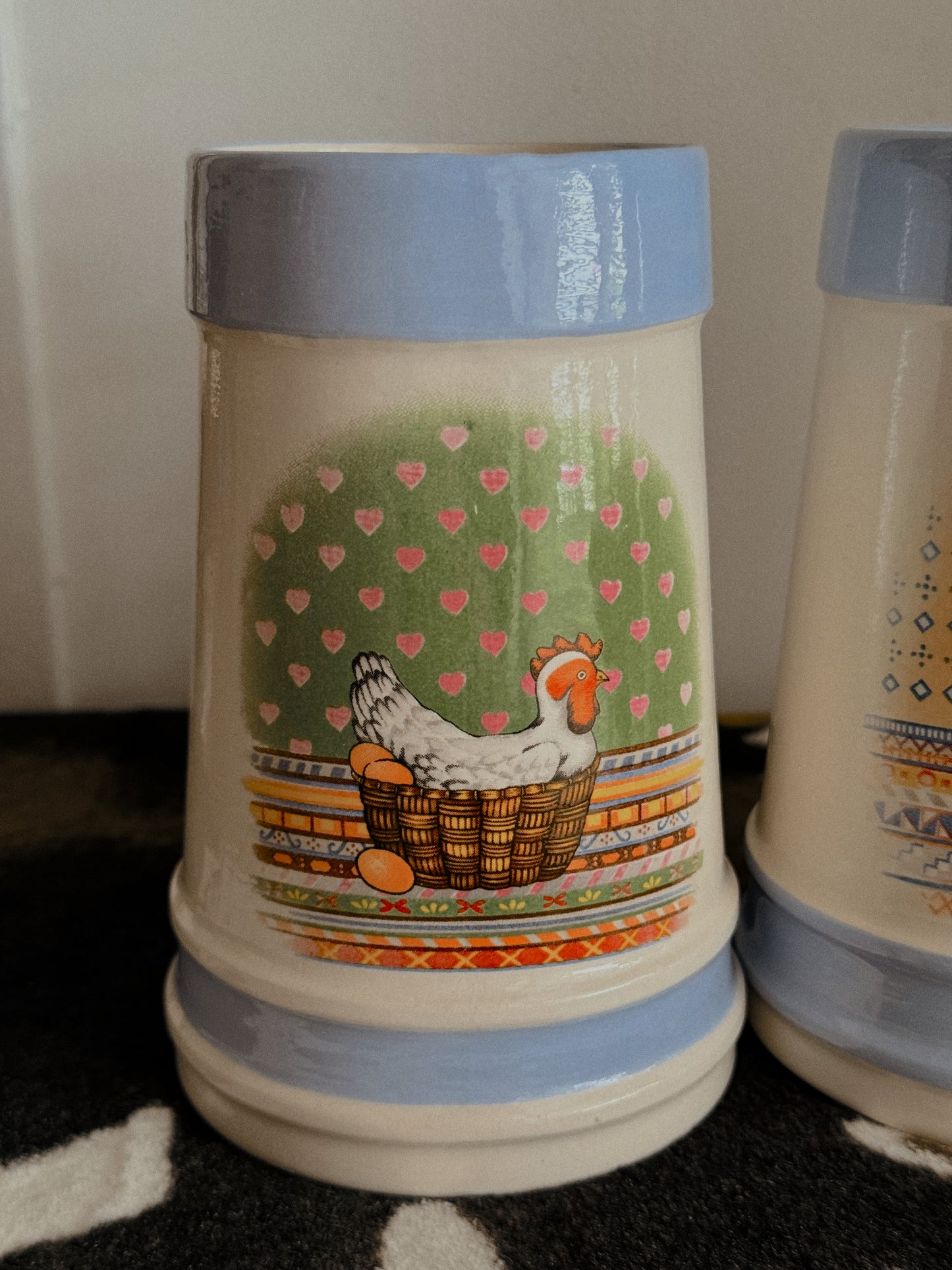 VINTAGE CERAMIC LARGE MUGS