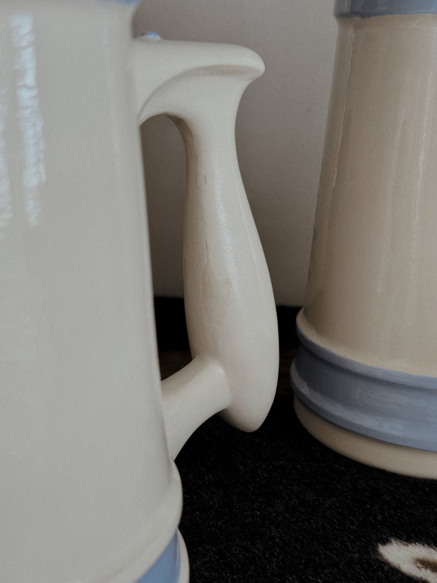 VINTAGE CERAMIC LARGE MUGS
