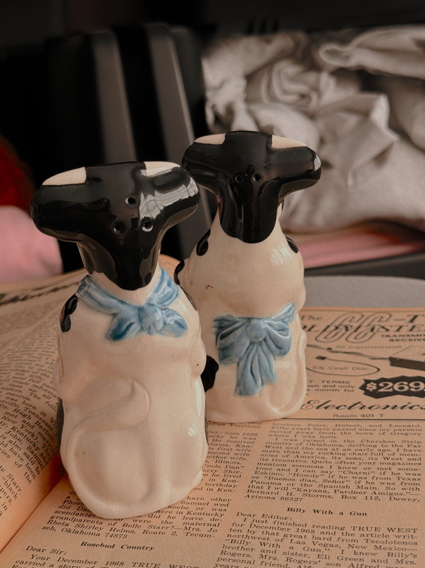 LARGE COW S&P SHAKERS
