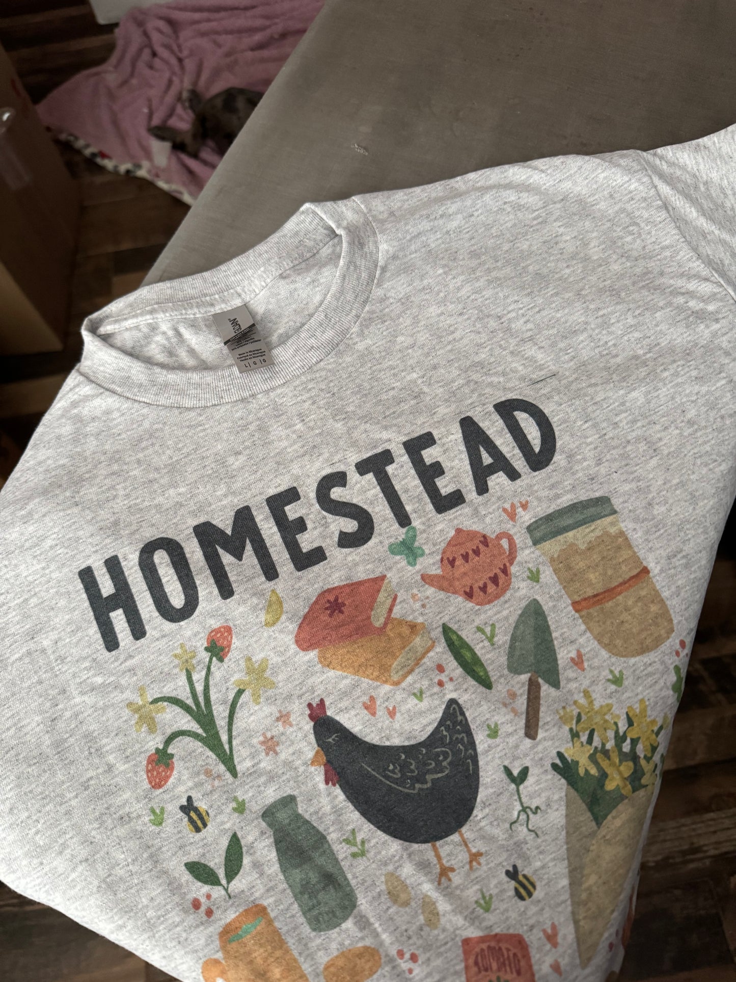 HOMESTEAD DREAMING__ SIZE LARGE