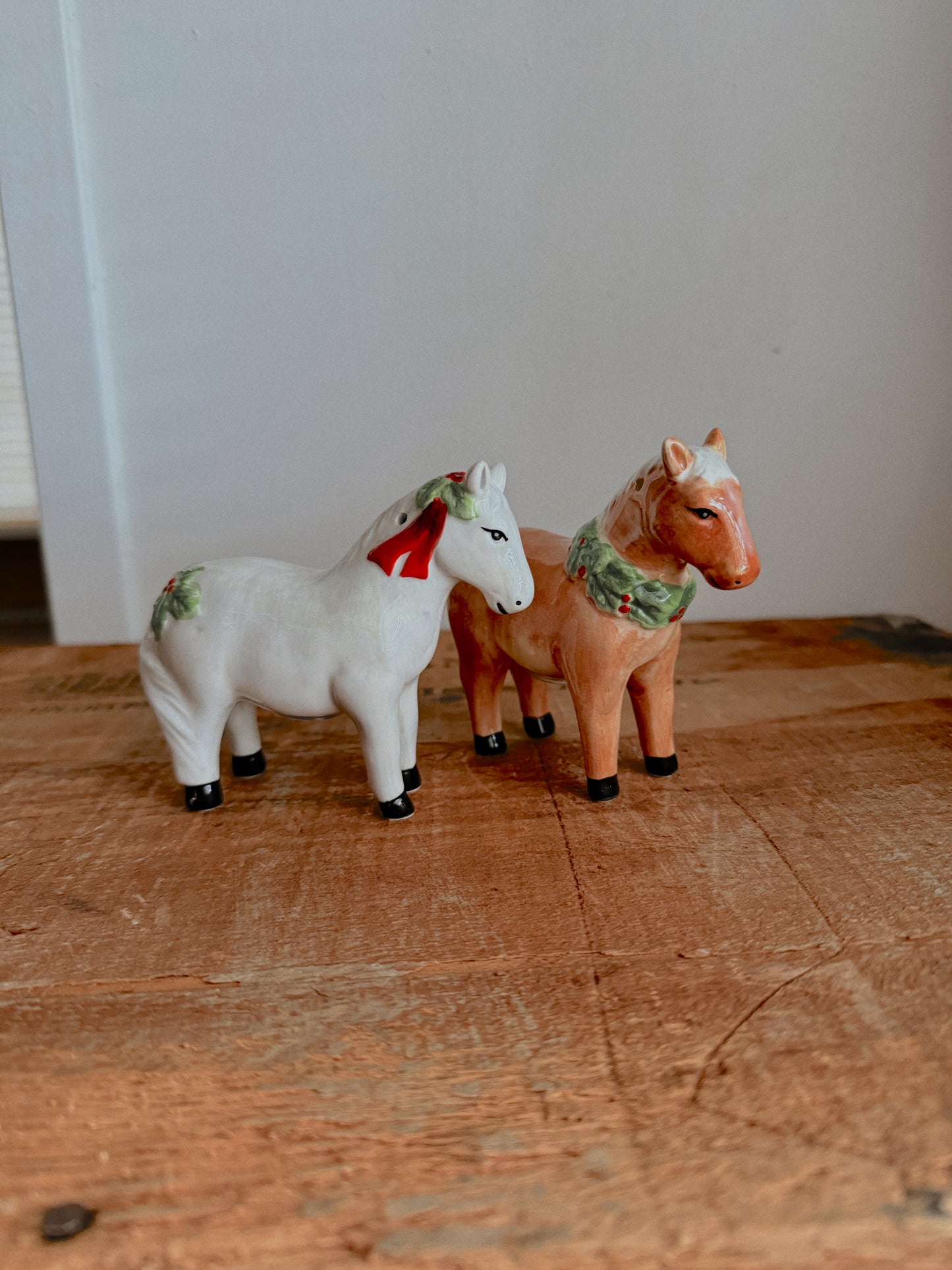 XMAS HORSE S&P SHAKERS