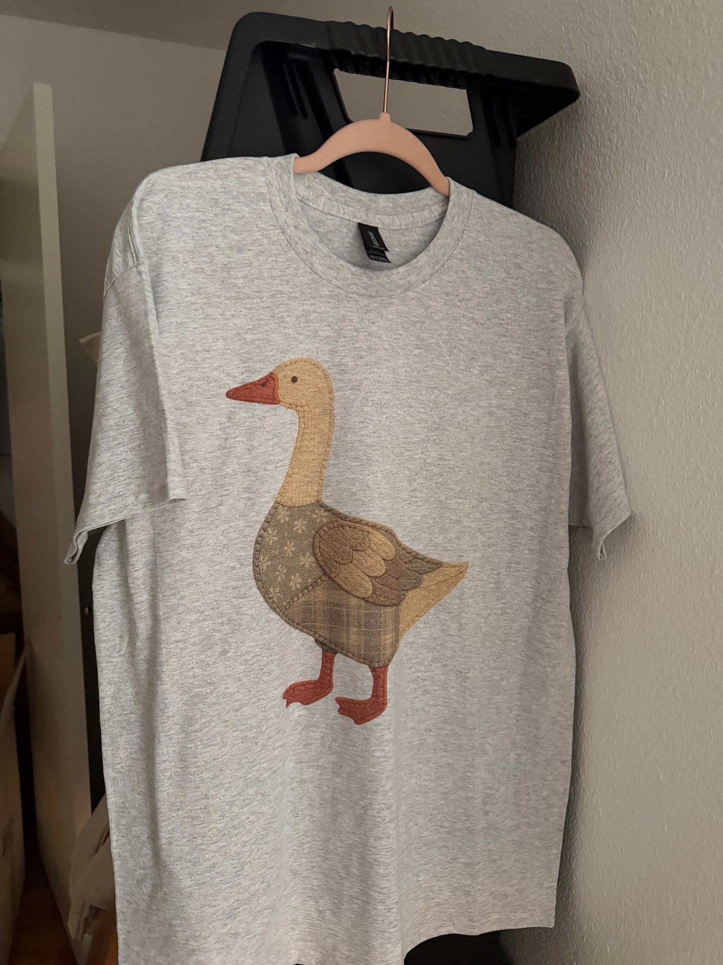 GOOSE TEE SIZE LARGE
